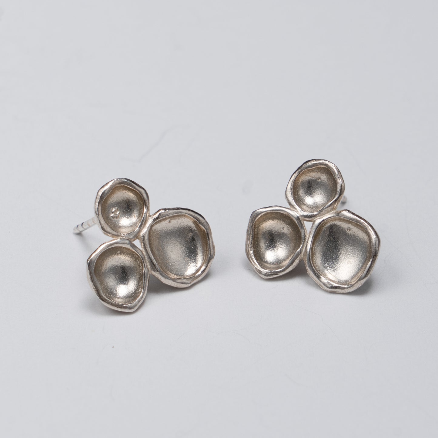 Lilypod stud earrings