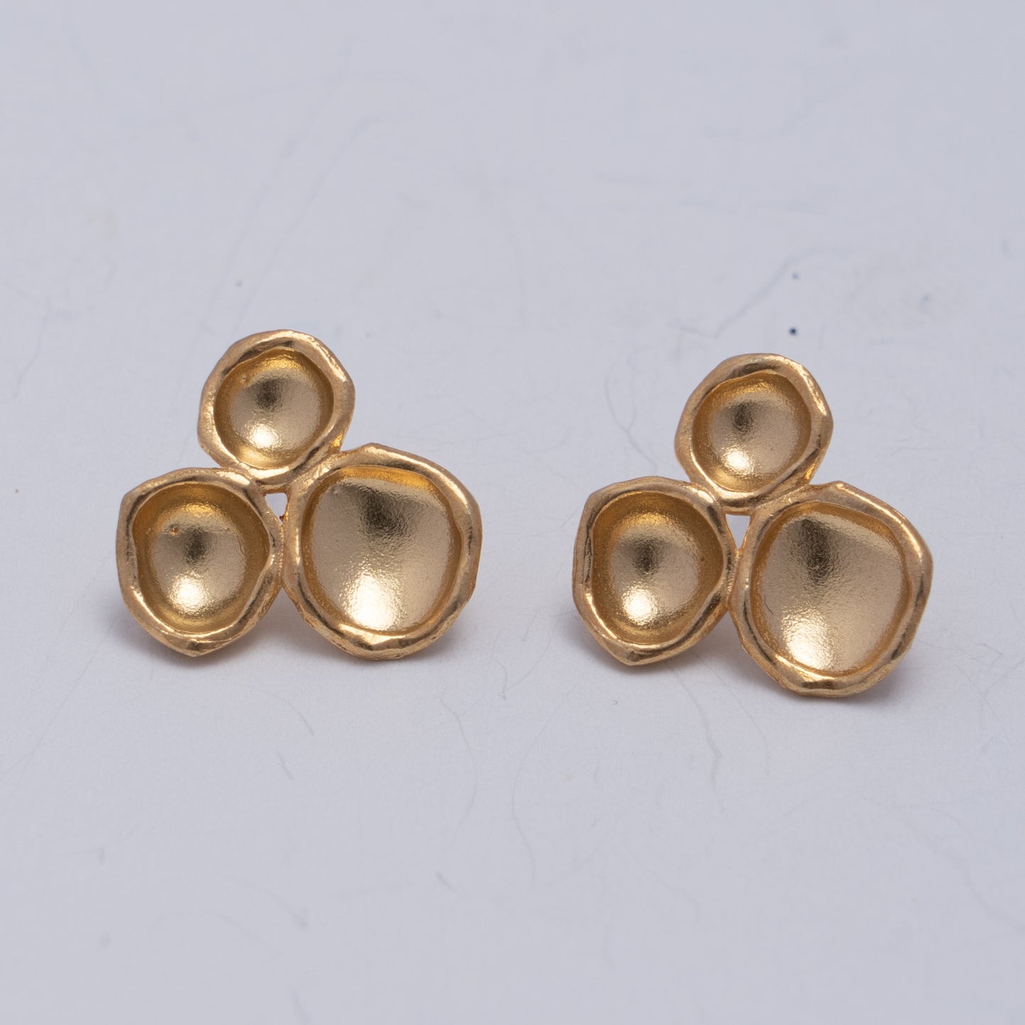 Lilypod stud earrings