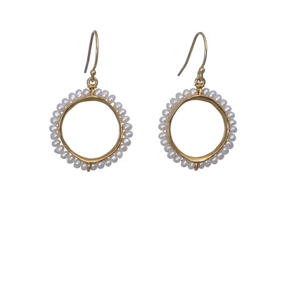 Pod earrings with pearls
