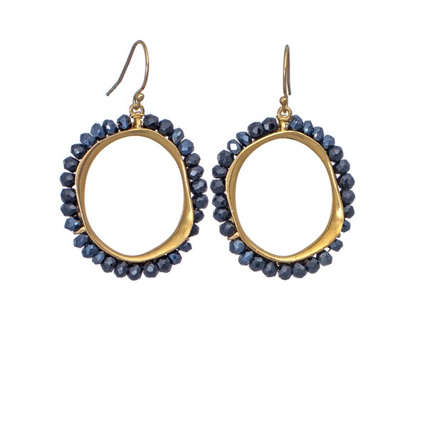 Pod earrings with black spinel